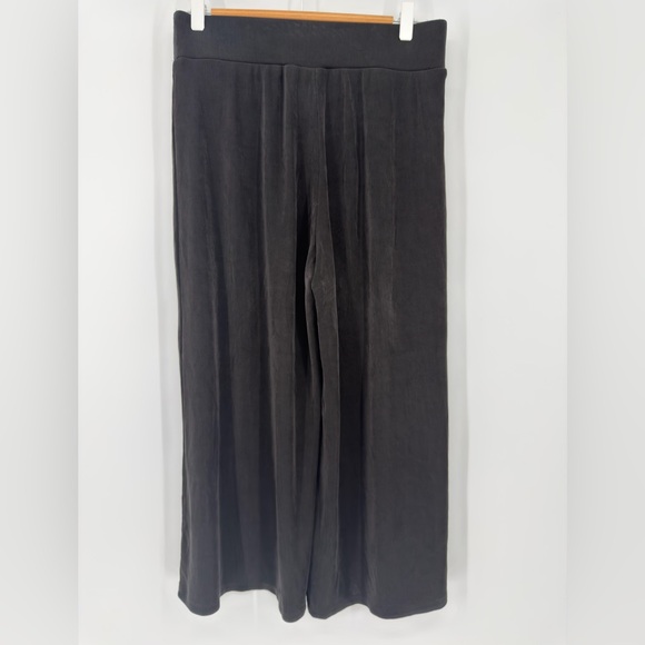 Chico's Pants - Chico’s Travelers Black Ribbed Gaucho Pants Crops Size 1 (Size Medium)